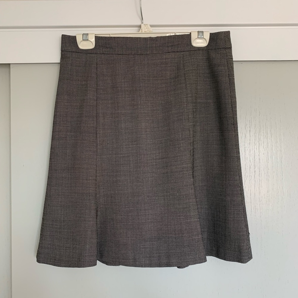 Banana Republic Gray skirt size 8p